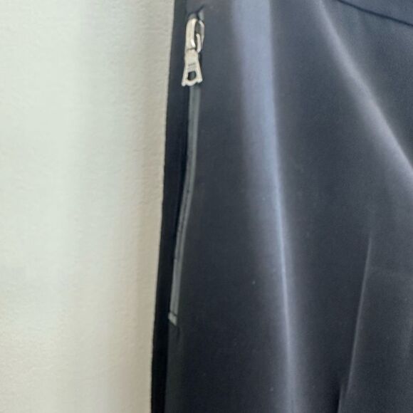 Elie Tahari black techno fabric pants size 6 - Picture 11 of 12